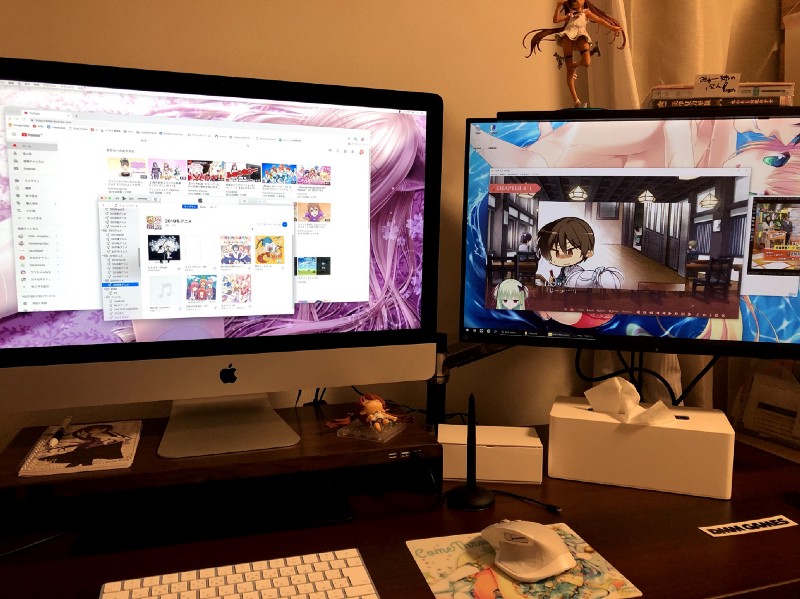 左に Mac, 右に Windows という配置を自慢するために撮った写真